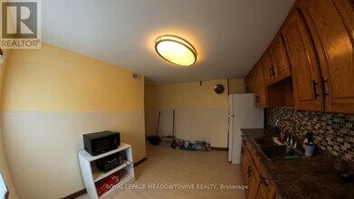 492 Dufferin St in Toronto, ON - Building Photo - Building Photo