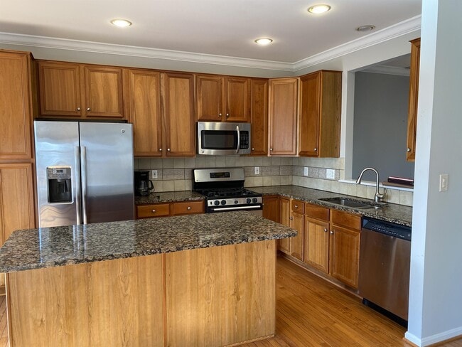 13851 Palisades St in Woodbridge, VA - Building Photo - Building Photo