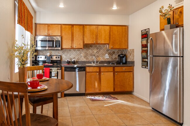 Camelback Courtyard in Phoenix, AZ - Foto de edificio - Interior Photo