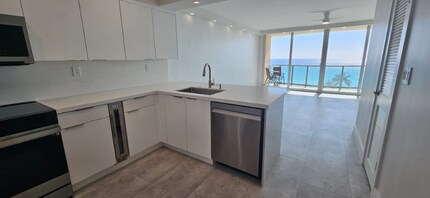 2501 S Ocean Dr in Hollywood, FL - Building Photo - Building Photo