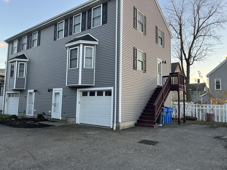 191 Adams St, Unit 2 in Waltham, MA - Foto de edificio