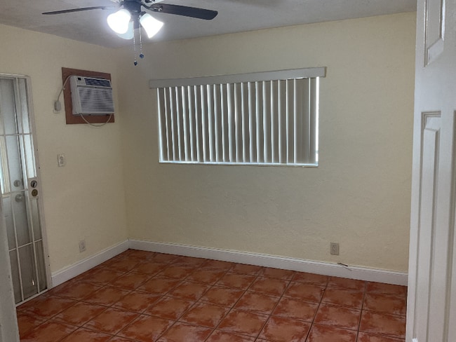 2441 SW 27th Ave in Miami, FL - Foto de edificio - Building Photo