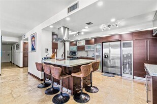 1800 NE 114th St in Miami, FL - Building Photo