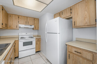1041 June Dr in Melbourne, FL - Foto de edificio - Building Photo