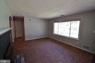 1507 Oakview Dr in Silver Spring, MD - Foto de edificio - Building Photo