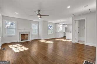 1271 Lorenzo Dr SW in Atlanta, GA - Building Photo - Building Photo
