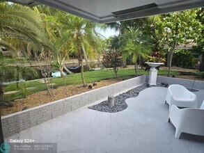 4070 NE 16th Ave in Oakland Park, FL - Building Photo - Building Photo