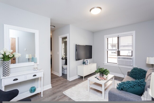 442 W Belden Ave, Unit 302E in Chicago, IL - Building Photo - Building Photo