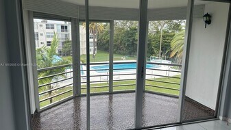 1701 NE 191st St in Miami, FL - Building Photo