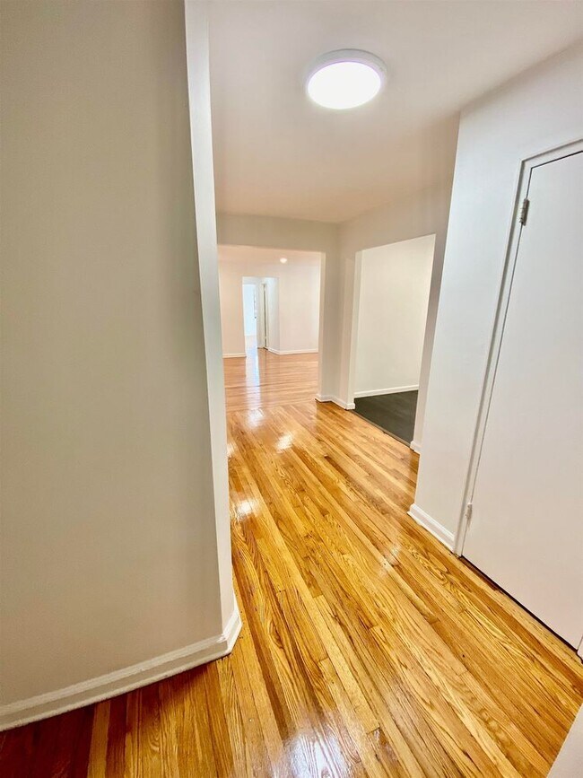 1011 Avenue C in Bayonne, NJ - Building Photo - Building Photo