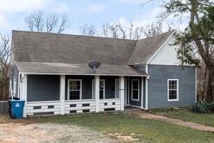 500 E Main St in Denison, TX - Building Photo