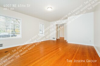 4007 NE 45th St in Seattle, WA - Building Photo - Building Photo