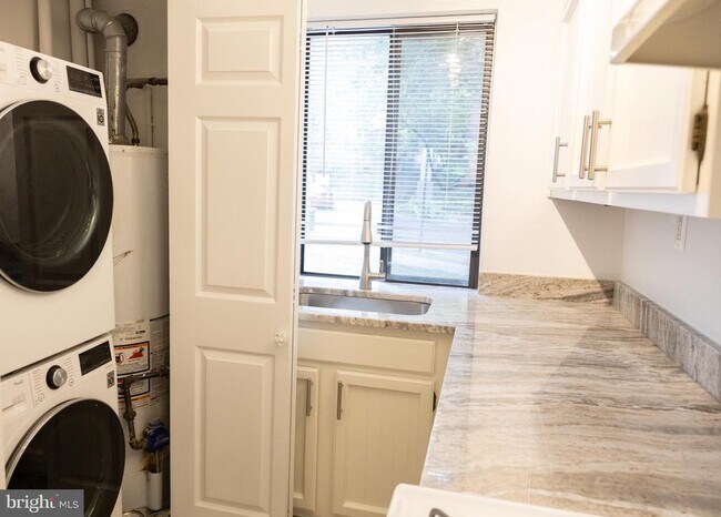 3815 Davis Pl NW in Washington, DC - Building Photo - Building Photo