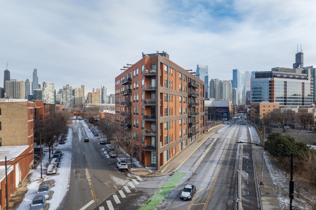 The Apex in Chicago, IL - Building Photo