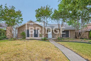 9009 Davis St in Rowlett, TX - Building Photo