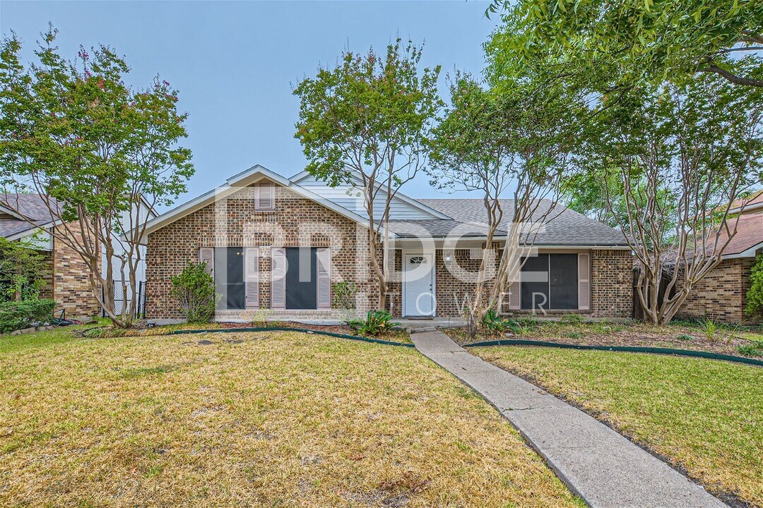 9009 Davis St in Rowlett, TX - Building Photo