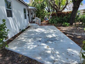 2174 SW 26th St in Miami, FL - Building Photo - Building Photo