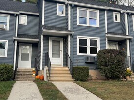 420 Greens Loop in Cheshire, CT - Building Photo