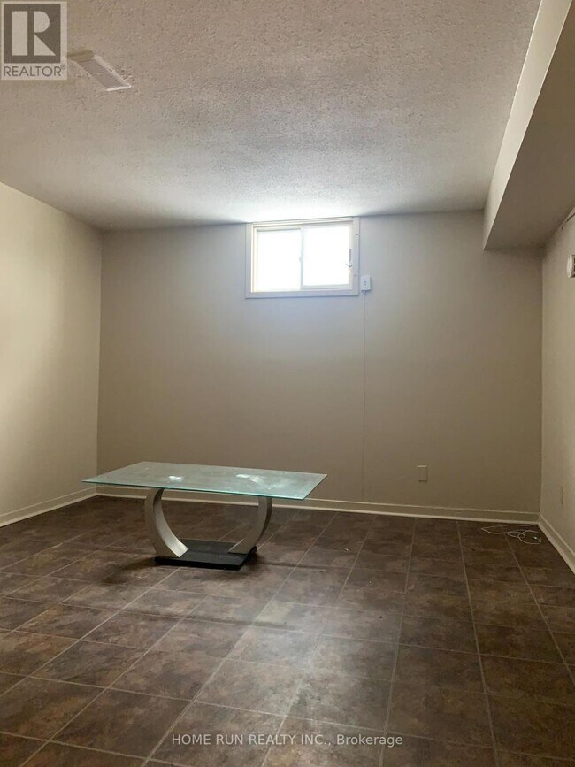 859 Tavistock Rd in Ottawa, ON - Building Photo - Building Photo