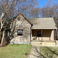 127 E Walker St in Denison, TX - Building Photo