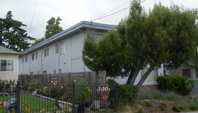 4060 Lyon Ave in Oakland, CA - Building Photo - Building Photo