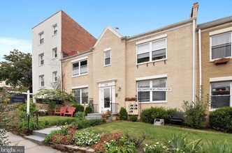 302 Todd Pl NE, Unit 1 in Washington, DC - Building Photo - Building Photo