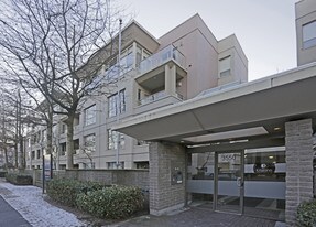 Dunway Court in Vancouver, BC - Building Photo