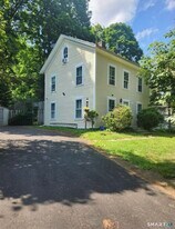 21 Dayton St in Newtown, CT - Building Photo