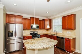2225 Elizabeth Dr in Brandon, FL - Foto de edificio - Building Photo