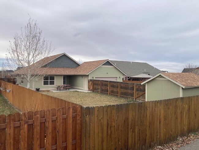 1076 Ferguson Ave in Bozeman, MT - Building Photo - Building Photo