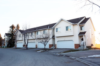 3-120 Patina Pt SW in Calgary, AB - Building Photo - Building Photo