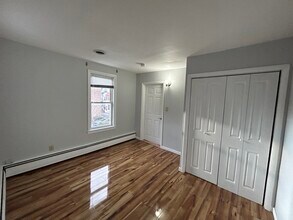 147 Barrett St, Unit 1 in Schenectady, NY - Foto de edificio - Building Photo