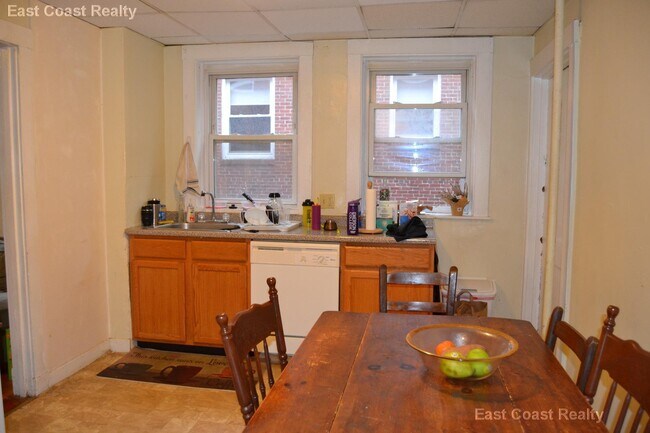 90 Cypress St, Unit 5 in Brookline, MA - Building Photo - Building Photo
