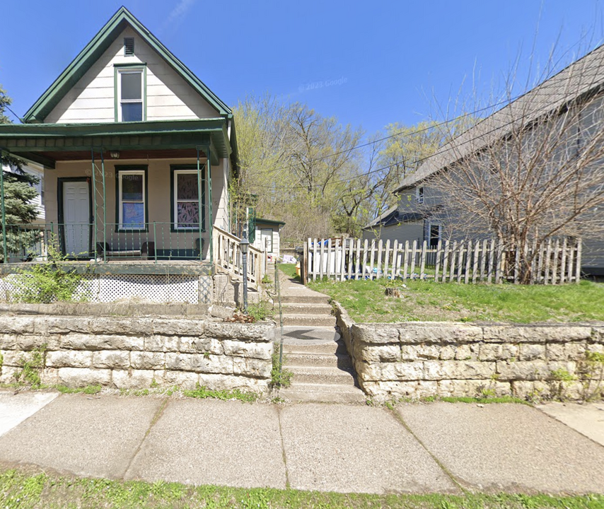 157 W 23rd St in Dubuque, IA - Foto de edificio