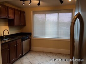 208 Holland St, Unit 2 in Somerville, MA - Building Photo
