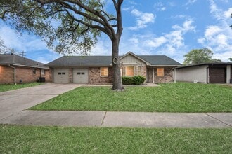 8022 Sharpview Dr in Houston, TX - Building Photo - Building Photo