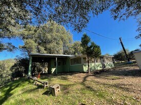 46938 Bissett Station Rd in Ahwahnee, CA - Building Photo