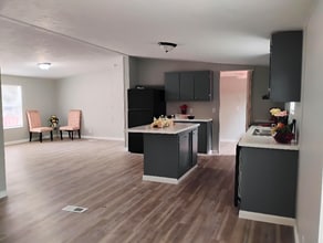 138 Rainbow Dr in Belton, MO - Building Photo - Building Photo