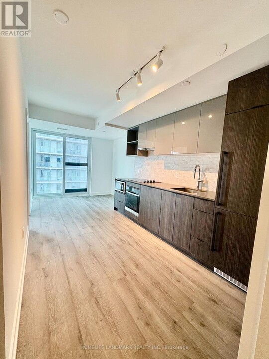 252-1252 Church St in Toronto, ON - Building Photo
