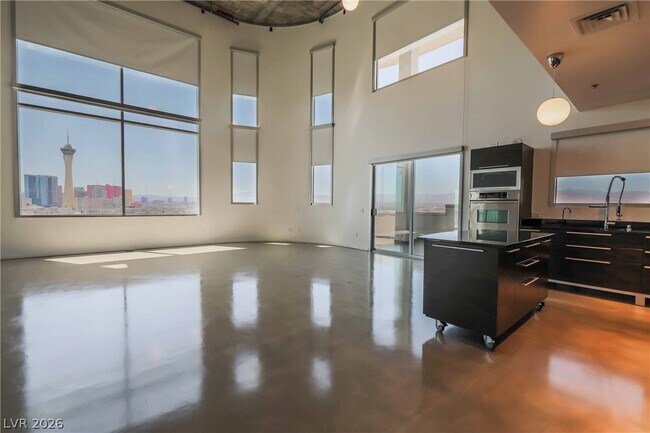 900 S Las Vegas Blvd in Las Vegas, NV - Foto de edificio - Building Photo