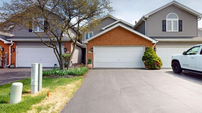 8305 High Point Cir in Darien, IL - Building Photo - Building Photo