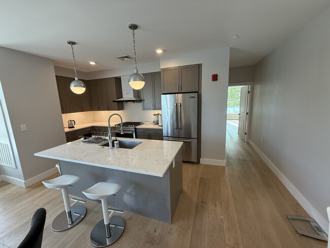 1642 Commonwealth Ave, Unit 203