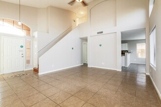 17129 N Woodrose Ave in Surprise, AZ - Foto de edificio - Building Photo