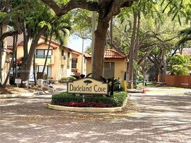 10029 SW 77th Ct in Miami, FL - Building Photo