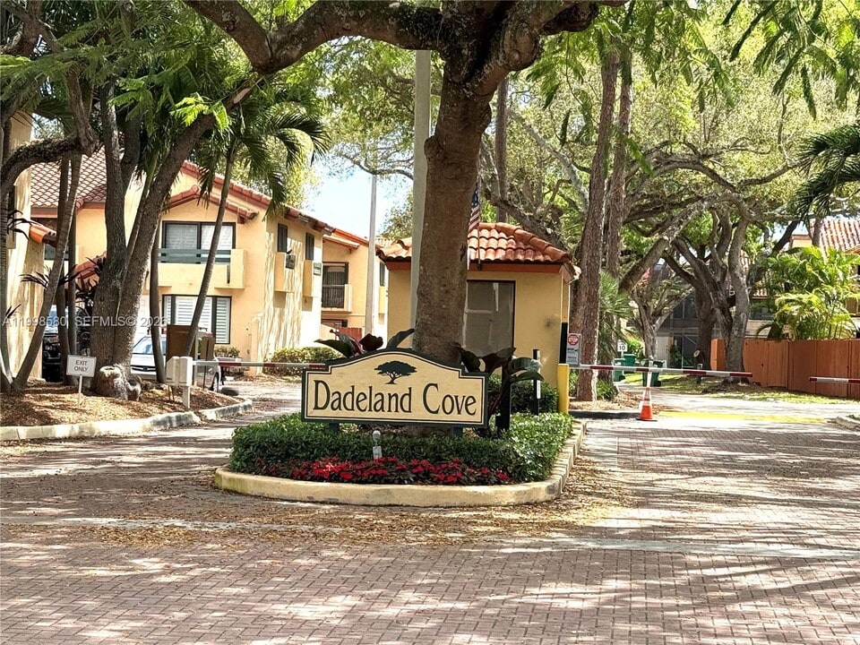 10029 SW 77th Ct in Miami, FL - Building Photo