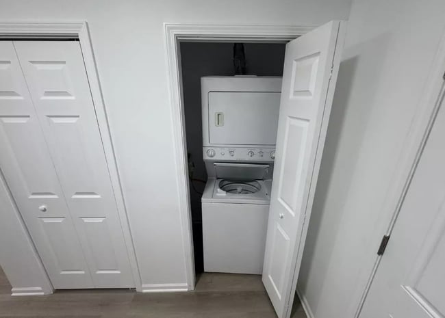 8044 S Maryland Ave, Unit C in Chicago, IL - Building Photo - Building Photo