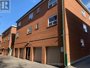458-458 Lawrence Ave W in Toronto, ON - Building Photo - Building Photo