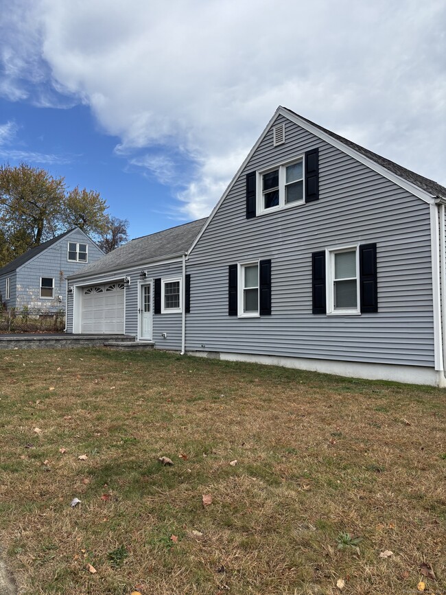 4 Arlmont St in Milford, CT - Building Photo - Building Photo