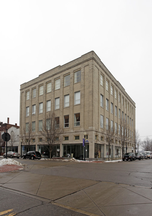 Alexander Square Apartments in Barberton, OH - Foto de edificio