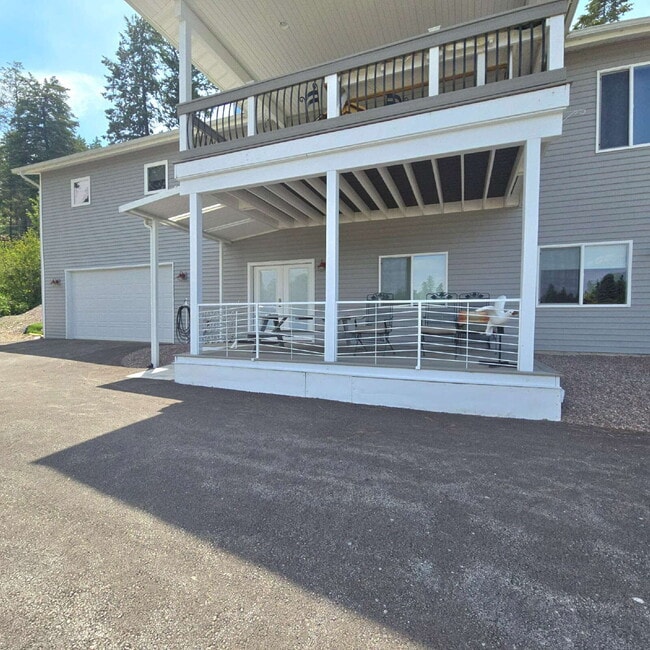 349 Lakeshore Dr in Libby, MT - Foto de edificio - Building Photo